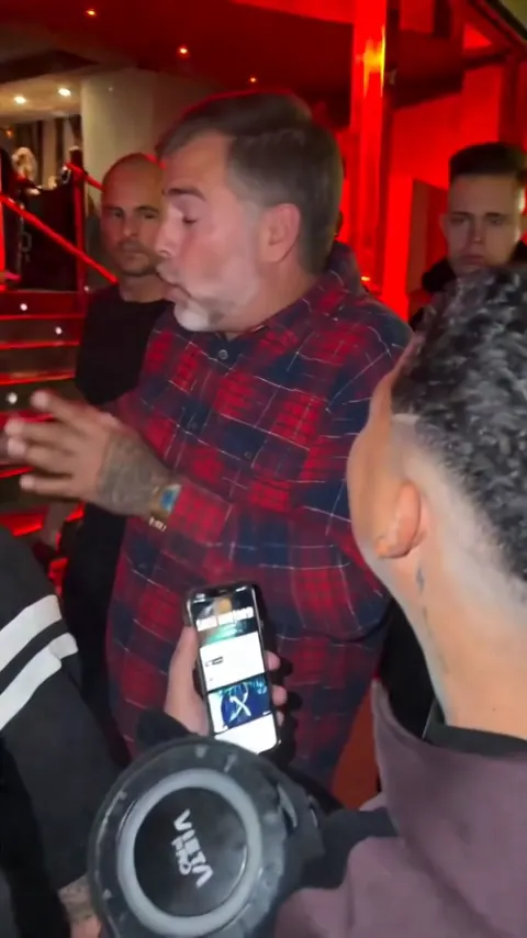Bulin 47 video, Plaid shirt